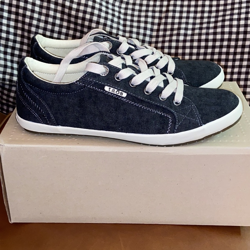 Women’s Taos Canvas Shoes